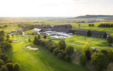 El complejo está situado en en la localidad alemana de Donaueschingen, dentro del estado federado de Baden-Wurtemberg y en el distrito de Selva Negra-Baar.