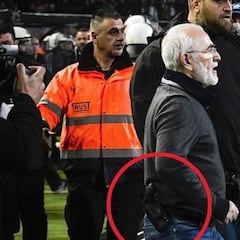 El presidente del PAOK bajó al césped con una pistola, intimidó al árbitro y le dijo "estás muerto"