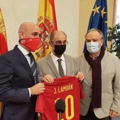 España jugará en junio en La Romareda