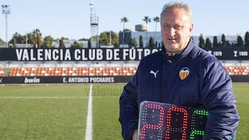 Carlos Arroyo, en la Ciudad Deportiva del Valencia, donde trabaja como delegado del Mestalla.