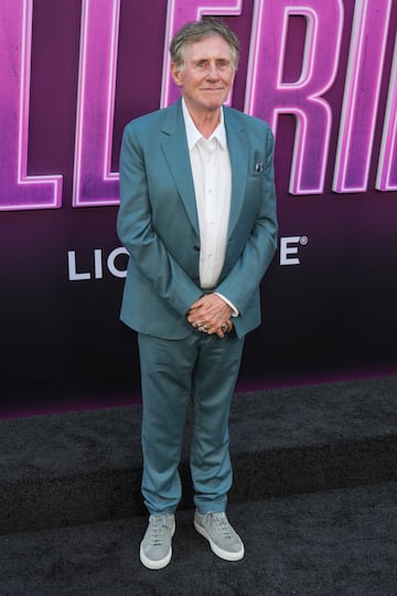 Gabriel Byrne posa en la alfombra roja del estreno de la película "Ballerina" en Los Ángeles, California.