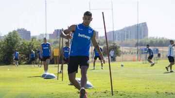 Ram&oacute;n Mi&eacute;rez, jugador del Alav&eacute;s