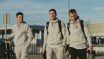 Matos, Salvi y Rubén Díez, tras desembarcar del Ferry.