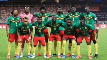 The Cameroon football team pose for a photograph ahead of the African Cup of Nations (AFCON) qualifying match between Cameroon and Rwanda at Stade Omnisport in Douala on March 30, 2021. (Photo by Daniel BELOUMOU OLOMO / AFP)