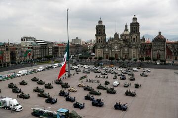 Desfile por la Independencia rinde homenaje a héroes de la salud