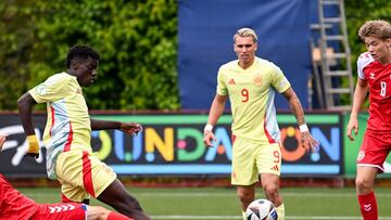 Iker Bravo y Assane Diao en el partido de la Sub-19 ante Dinamarca.