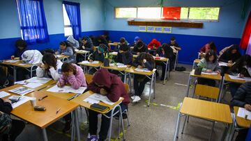 Santiago, 27 de julio 20024
El primer ensayo masivo, gratuito y presencial de preparacíon para la prueba de Acceso a la Educación Superior (PAES) 2024, donde podrán participar los 20.000 estudiantes inscritos en “Preuniversitarios en Red”
Preuniversitarios en Red es un programa gratuito dirigido a estudiantes de cuarto medio de la Región Metropolitana
Edwin Navarro/Aton Chile