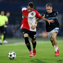 La complicada presentación de Santiago Giménez en Champions League