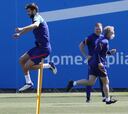 La rodilla derecha de Piqué, a prueba con Luis Suárez