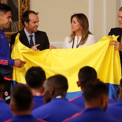 Selección Colombia recibe el pabellón nacional de Presidencia