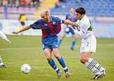 Albert Capa, el goleador de las cuatro categorías