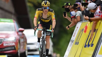 El ciclista neerlandés del Jumbo-Visma Steven Kruijswijk llega a meta en la segunda etapa del Criterium del Dauphiné.