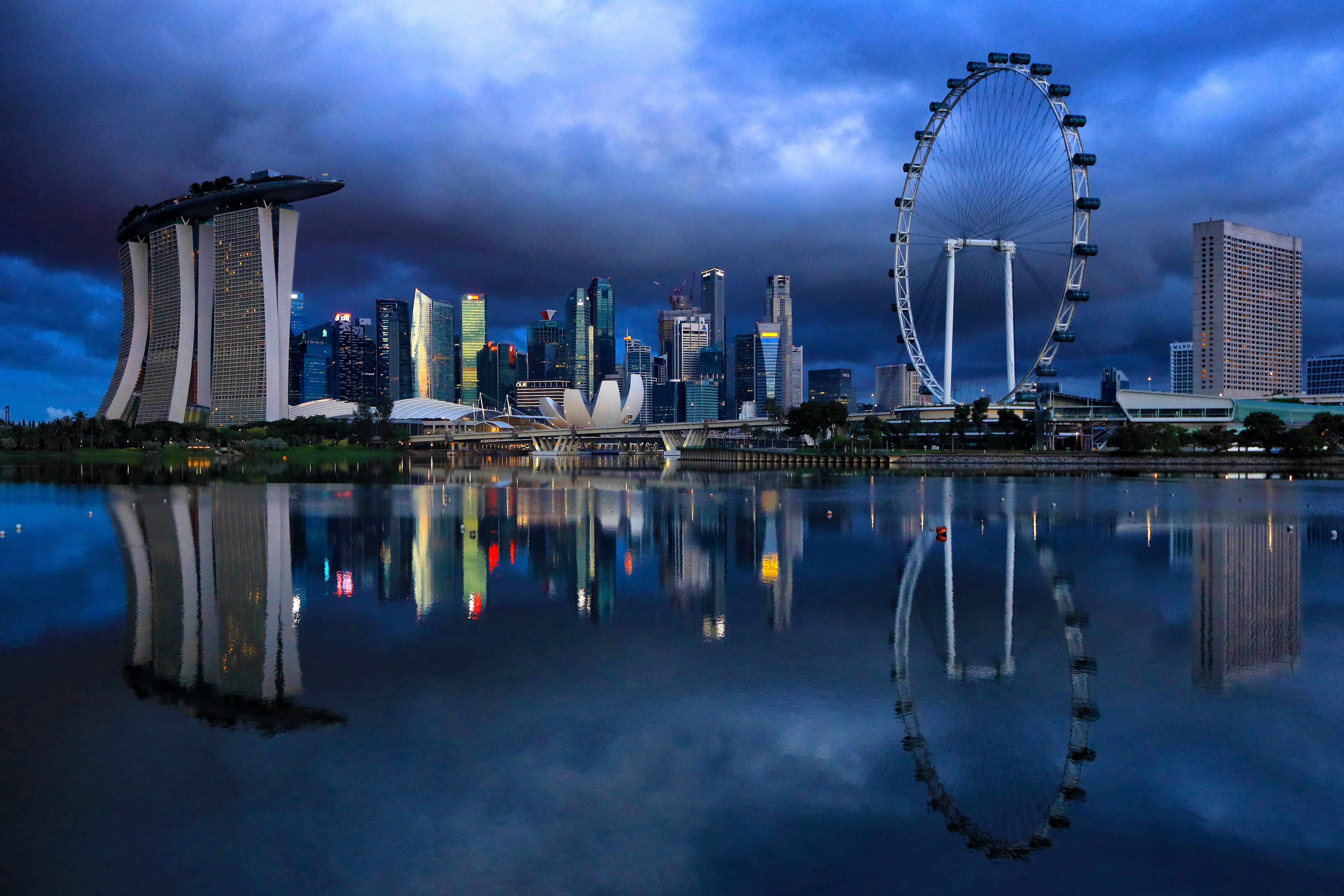 Singapur Flyer es la segunda vista más alta del mundo. Mide una altura de 165 metros y se encuentra en Singapur. Se abrió el 11 de febrero de 2008 y se abrió al público el 1 de marzo.