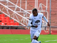 Sebastián Villa en un partido de Independiente Rivadavia.