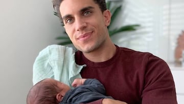 Marc Bartra tira de ingenio con su primer posado paterno junto a su bebé