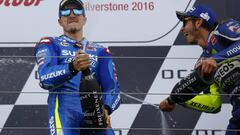 Macverick y Rossi en el podio de Silverstone