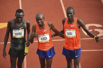 En la rama varonil, Kenia hizo el 1-2-3 conTitus Ekiru, Edwin Koech y Matthew Kipkoech Kisorio. Y en la femenil, Etiopía lo hizo con Etaferahu Woda Temesgen, Fantu Eticha Kimma y Tinbit Gidey Weldegebriel.