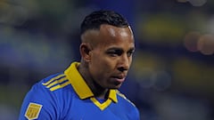 Boca Juniors' Colombian forward Sebastian Villa looks on during the Argentine Professional Football League tournament match at La Bombonera stadium in Buenos Aires, on May 28, 2023. (Photo by ALEJANDRO PAGNI / AFP)