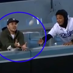 El frame que precede al desastre: medio segundo después este fan va a estar pringado hasta arriba