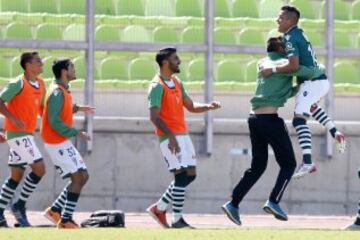 Santiago Wanderers venció 5-4 a Universidad de Chile que se complica con la parte baja de la tabla. 