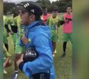 Hinchas del Huila interrumpen entreno para apretar jugadores