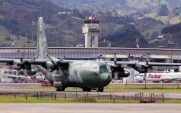 El cortejo fúnebre salió del aeropuerto Olaya Herrera y dejó una estela de tristeza y vacío por las calles de Medellín en donde dieron el último adiós a los campeones del Chapecoense, los campeones de la prensa y los campeones de la tripulación. ¡Que tengan buen viaje amigos!