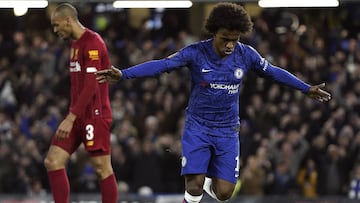 London (United Kingdom), 03/03/2020.- Willian Borges da Silva (R) of Chelsea celebrates after scoring the 1-0 lead during the English FA Cup fifth round soccer match between Chelsea and Liverpool at Stamford Bridge in London, Britain, 03 March 2020. 