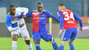 &Eacute;der &Aacute;lvarez Balanta en acci&oacute;n durante el partido entre el Basilea y Grasshopper por la Superliga Suiza