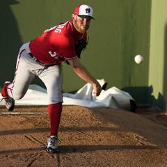 Stephen Strasburg, removido en la loma por lesión menor