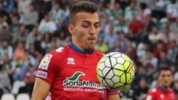 El Alavés gana por la mínima y mantiene el liderato