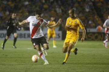 Con un pie en octavos de final, Tigres recibió a River y parecía que ganaría cómodamente, pues al medio tiempo ya gananaban con goles de Damián Álvarez y Egidio Arévalo, pero en los últimos minutos el cuadro pampero remontó gracias a Rodrigo Mora y Teofilo Gutiérrez.