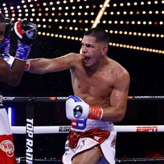 Reporte: Edgar Berlanga es suspendido seis meses y multado con 10 mil dólares por mordida a Alexis Angulo