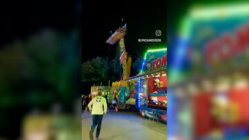 La atracción de una feria está a punto de caerse y la reacción de la gente evita una tragedia