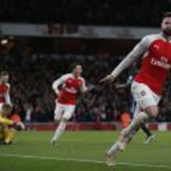 Arsenal sigue en la lucha y se aleja del City de Pellegrini
