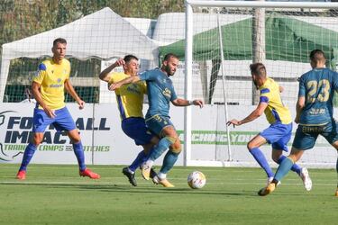 Las Palmas tambi¨¦n encuentra glamour en Marbella