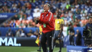 Gerardo Martino durante un partido del Tri