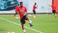 Peruvian national football team player Jefferson Farfan, controls the ball during a training session in Lima on March 17, 2018, before the team&#039;s departure to the US, where they will hold two international friendly matches against Croatia and Iceland