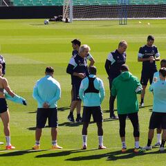 Isco, Ayoze y Bakambu, novedades en una lista con Sierra y Alcázar