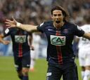 Un cabezazo de Cavani da el triplete en Francia al PSG