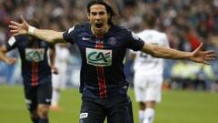 Un cabezazo de Cavani da el triplete en Francia al PSG