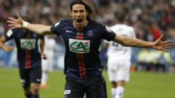 Un cabezazo de Cavani da el triplete en Francia al PSG