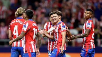 Soccer Football - LaLiga - Atletico Madrid v Valencia - Metropolitano Stadium, Madrid, Spain - September 15, 2024 Atletico Madrid's Julian Alvarez celebrates scoring their third goal with teammates REUTERS/Violeta Santos Moura