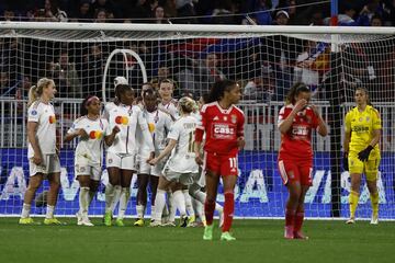 Lyon (France), 11/12/2023.- Players of Lyon celebrate a goal during the UEFA Women's Champions League quarter-final, 2nd leg match between Olympique Lyon and Benfica in Decines-Charpieu, near Lyon, France, 27 March 2024. (Liga de Campeones, Francia) EFE/EPA/MOHAMMED BADRA
