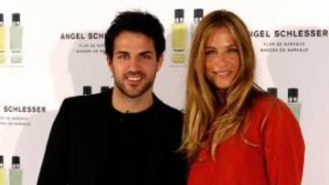 <b>LAS MUSAS. </b>El futbolista Cesc y la modelo, Martina Klein, inspiran las fragancias de Ángel Schlesser.