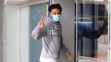 Todibo, durante un reconocimiento médico con el Barcelona.