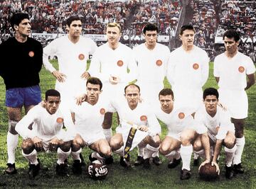 El jugador nacido en Torrelavega, Cantabria, primero formó parte del Real Madrid de Di Stéfano y Puskas. 