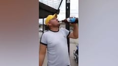 Rocían con jabón la cerveza para poder compartirla: "Acá el coronavirus no nos va a matar"