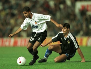 El ex del Valencia Marcelinho Carioca, retenido por un hombre que le pilló con su esposa