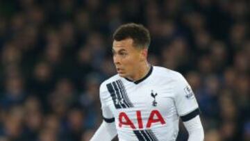 Dele Alli durante el encuentro de Premier League que enfrentó al Tottenham Hotspur con el Everton en Goodison Park.