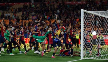 El conjunto azulgrana consigue el trofeo de Copa número 33 tras ganar al Real Madrid 3-2.